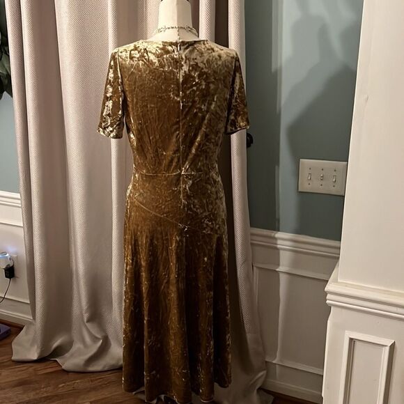 Ralph Lauren Women’s 8 crushed velvet gorgeous holiday gold formal midi dress - Picture 8 of 16